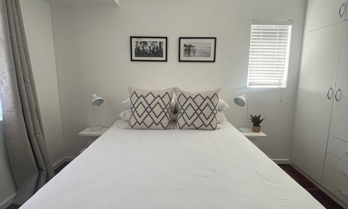 Three Anchor Bay Condo | 1 bedroom apartment in vibrant Sea Point, 300m from the Promenade!