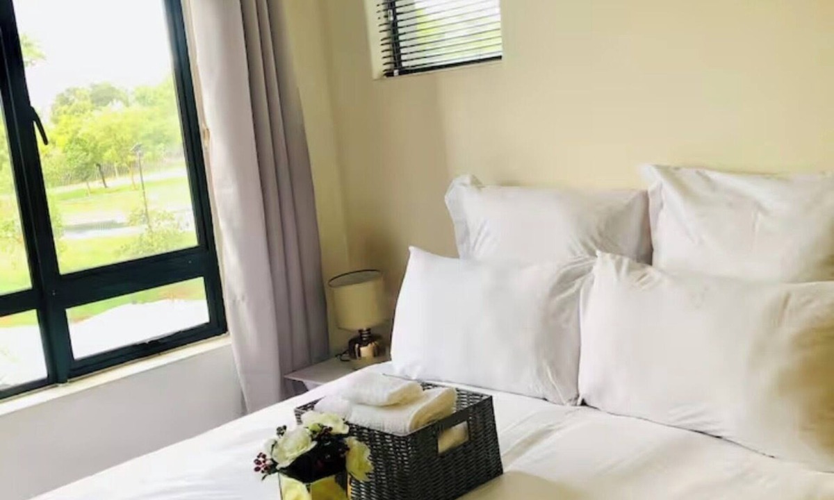 Greater Johannesburg Metropolitan Area Apartment | 1 bedroom apartment in a secure Golf Estate in Northriding, has Wifi and Netflix