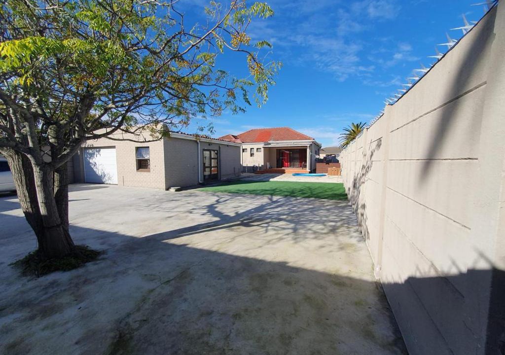 Lansdowne House | 10 sleeper muslim self-catering