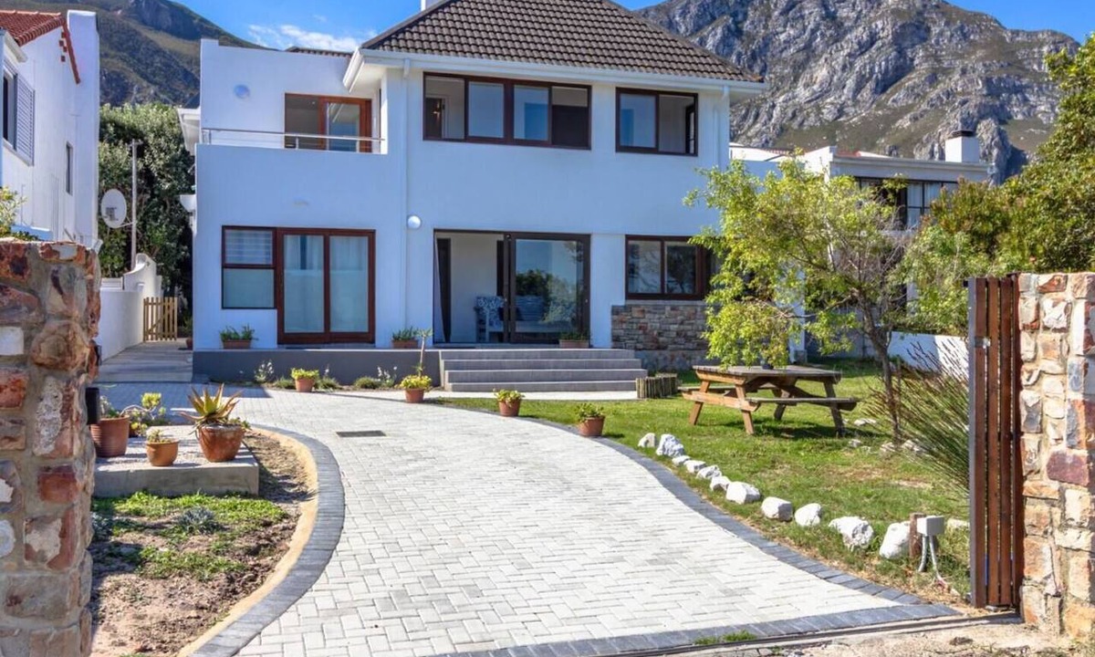 Voelklip Apartment | 144 on 10th | Voelklip Home | Sea & Mountain Views