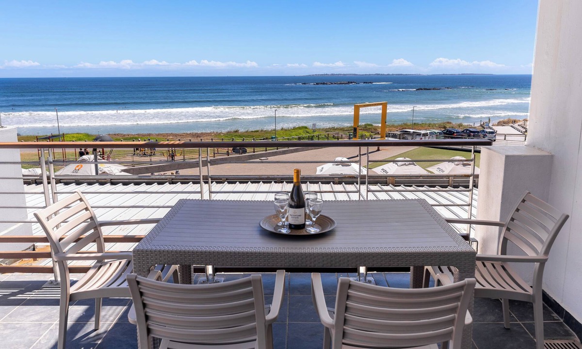 Big Bay Apartment | 167 Eden on the Bay is a self catering apartment 50 meters from Big Bay beach.