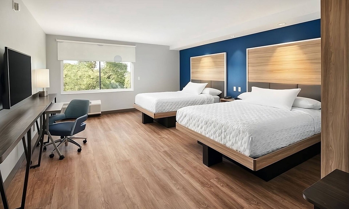Dania Beach Hotel | 2 Gorgeous Units, Parking, Near Sheridan Square Shopping Center! Free Breakfast