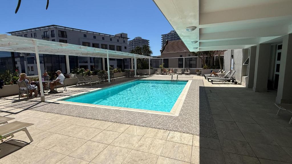 Three Anchor Bay Apartment | 207 The Centurion - Luxury Apartment in Frere Road, Sea Point