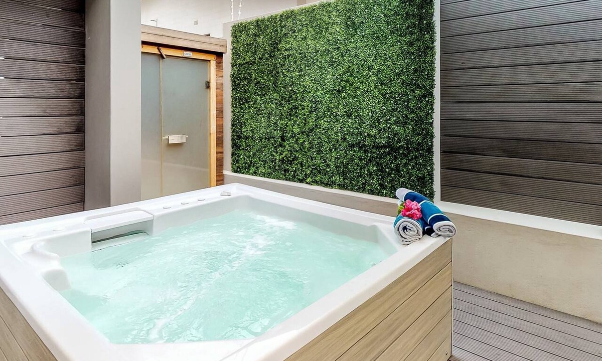 Westcliff House | 7 on Marine