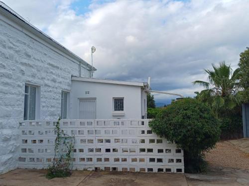 Oudtshoorn House | 86 on Jubilee
