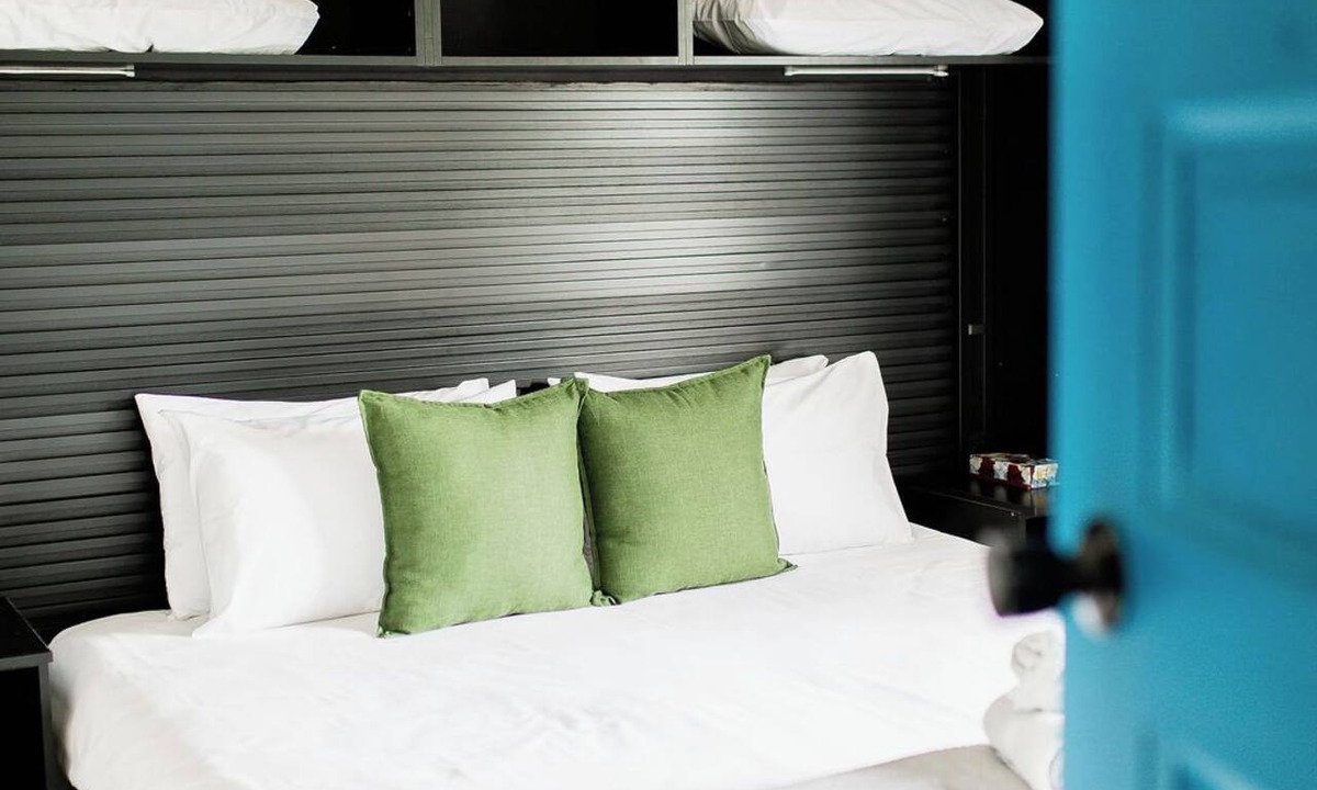 Stellenbosch House | A serene, secluded and spacious 12-person, 6-bedroom homestead in Stellenbosch.
