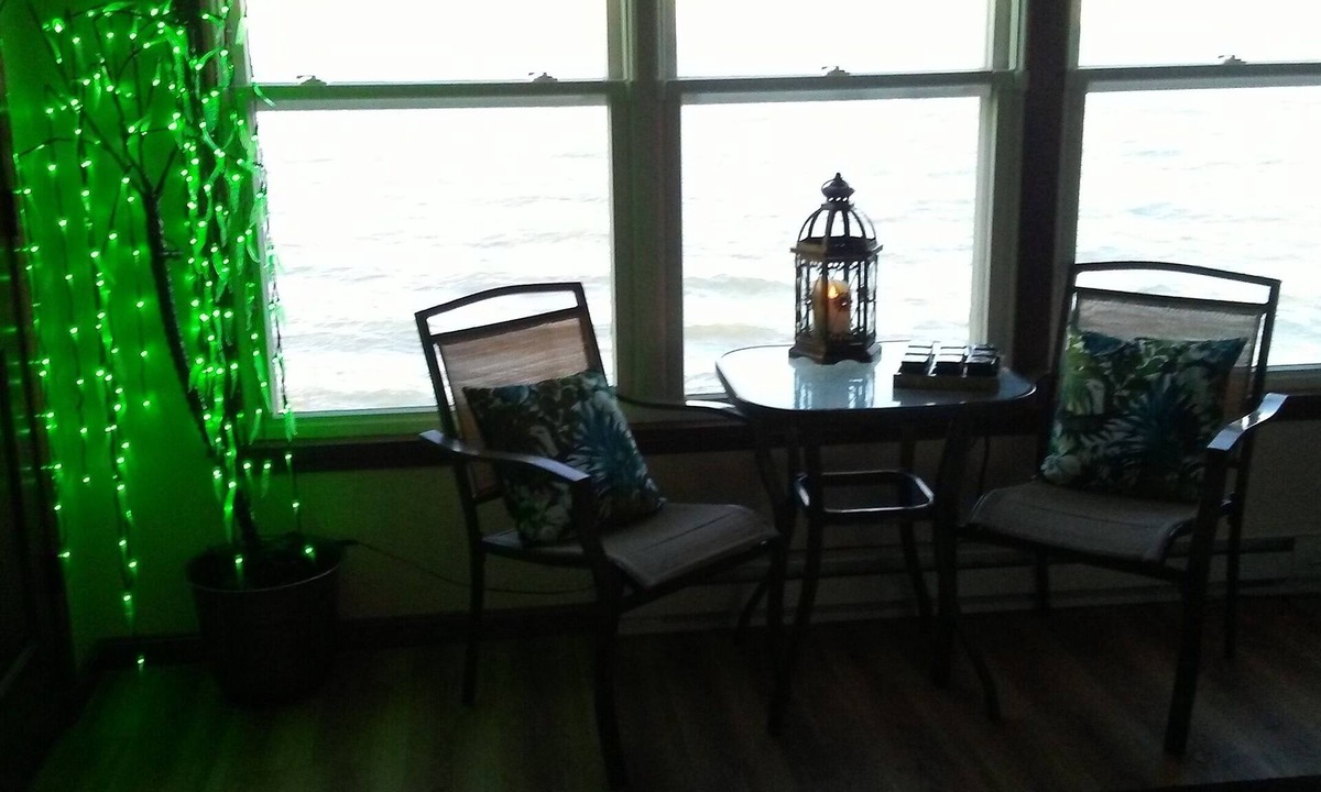 Port Clinton Condo | ACCEPTING WINTER RENTERS. BEAUTIFUL WATERFRONT CONDO ON THE SHORES OF LAKE ERIE