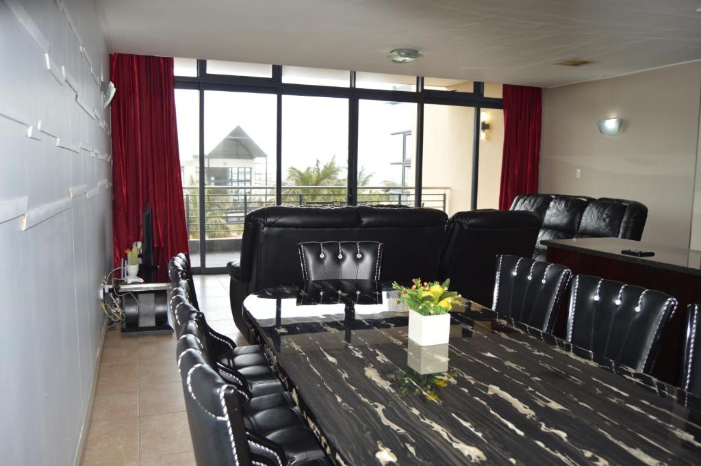 Durban Point Apartment | Accommodation Front - Deluxe 6 Sleeper with Rooftop Pool