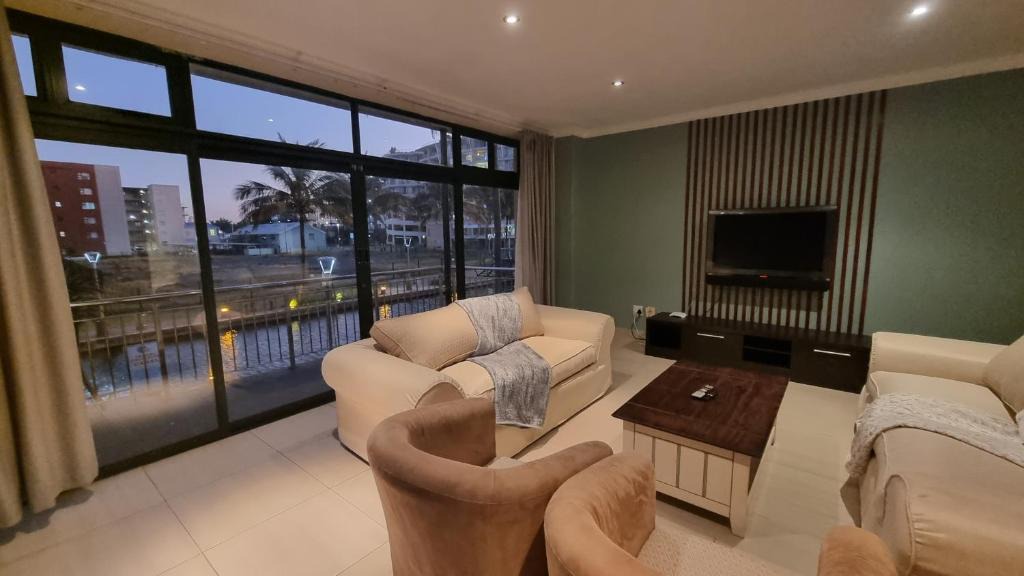 Durban Point Apartment | Accommodation Front - Homely 6 Sleeper with Canal Views near the Beach
