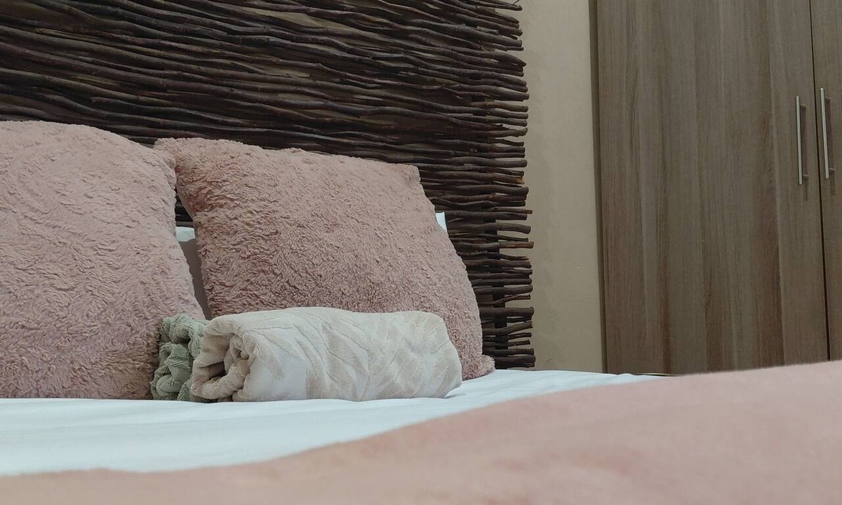 Kempton Park Cottage | Adorable 1-bedroom cottage in Kempton Park perfect for relaxing stays