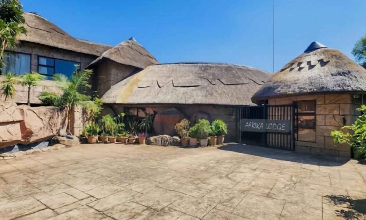 Kempton Park Cabin | Afrika Lodge - 1 Kind Bed (2 Single Beds)