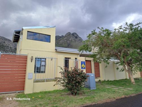 Kleinmond House | Allen's Halal Coastal Cottage