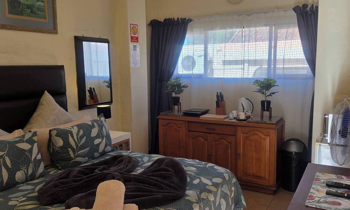 Southport House | Aloe Self Catering Budget Room With Kitchenette