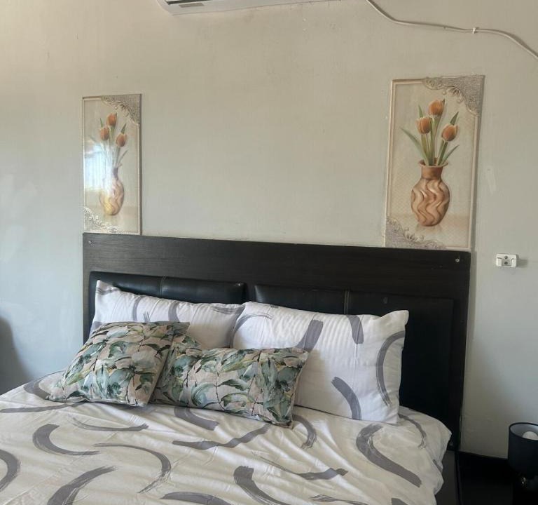 Moses Kotane Apartment | Amza guest room