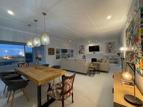 Westcliff House | Annies on Westcliff