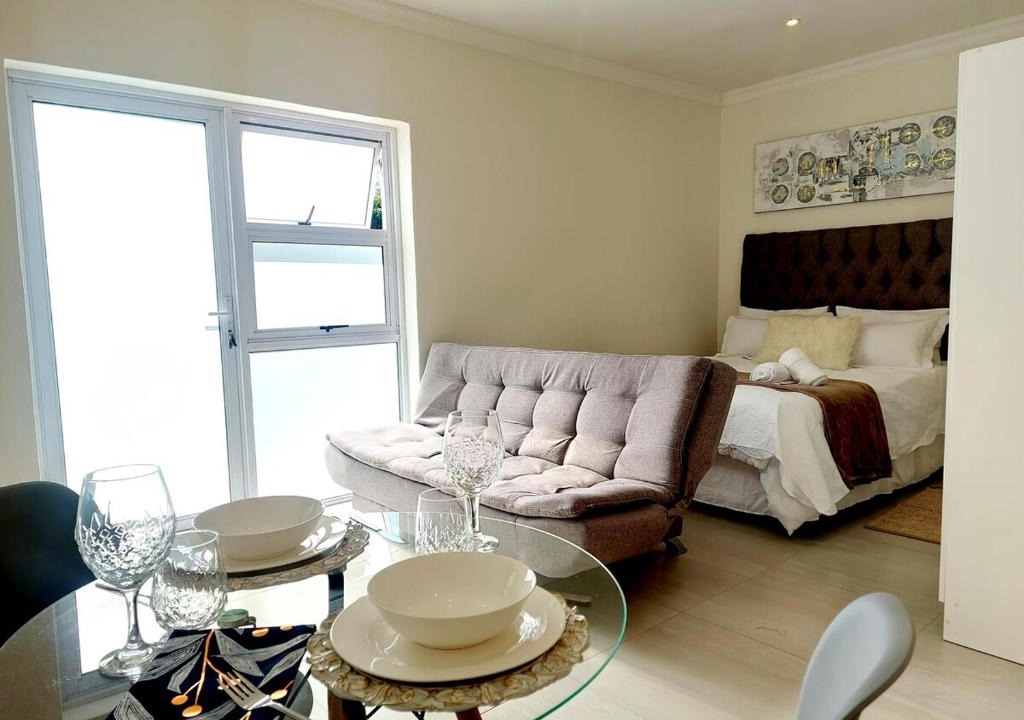 Milnerton Apartment | Apartment with private pool, kitchen and BBQ
