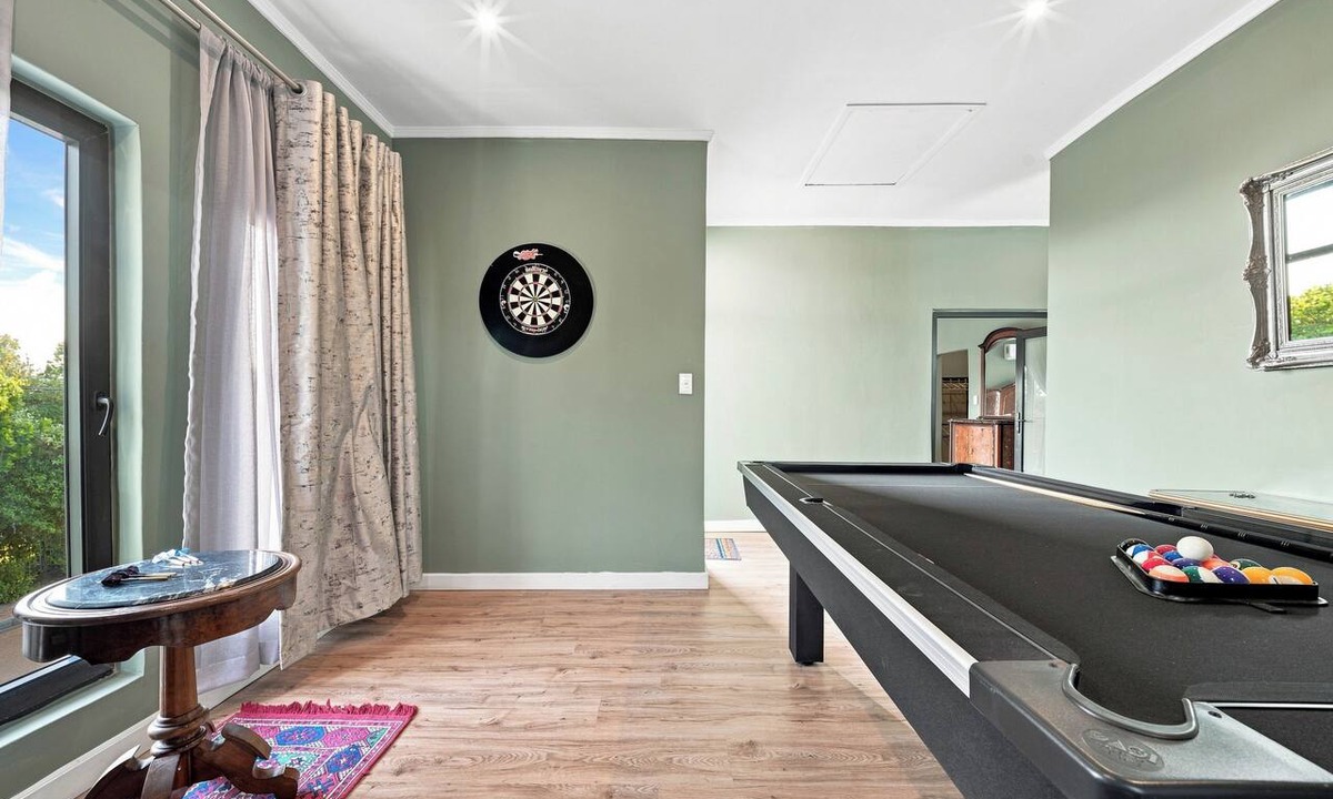 Milnerton House | Aqua House Cape Town , Pool, Gym & Games Room , Sleeps 12