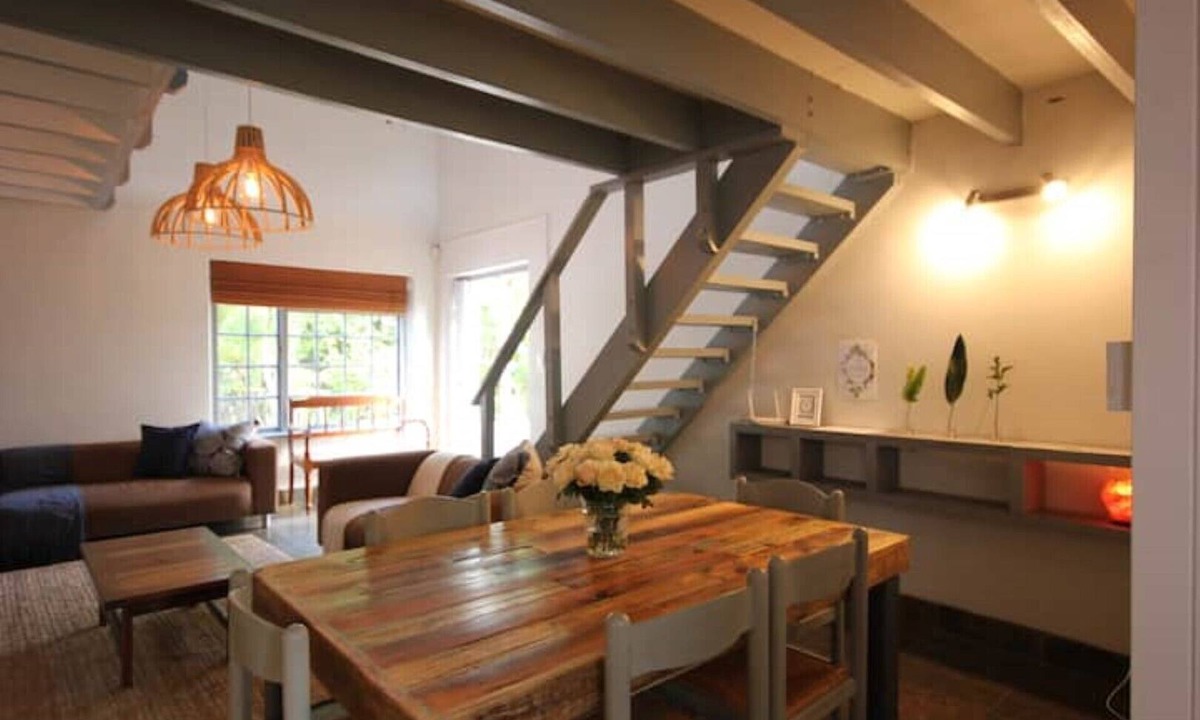 George Cottage | Artistic Loft Cottage. Central. Parking.