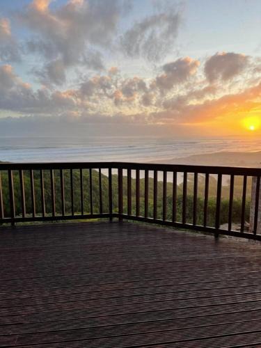 Oyster Bay House | AT THE BEACH