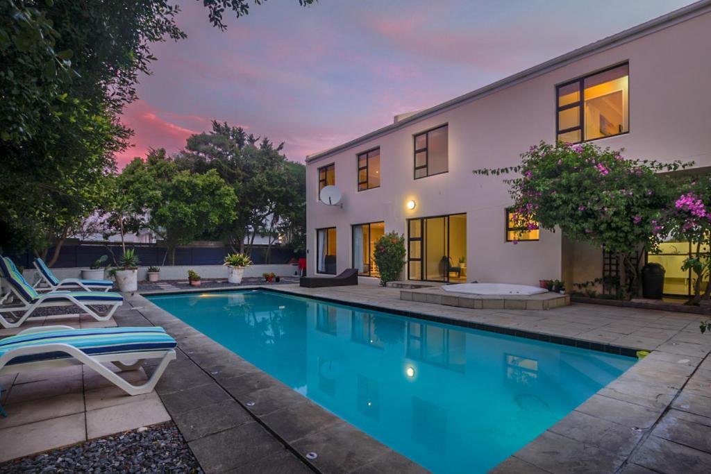 Sunset Beach Bed & Breakfast | Atlantic Bay Lodge