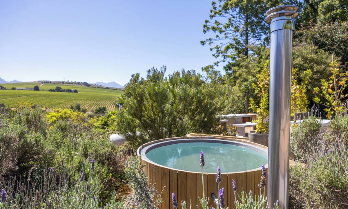 Stellenbosch Apartment | Avemore Orchard Apartment - amazing views where R&R is the name of the day.