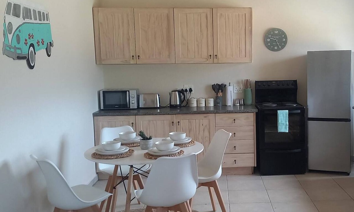 Bot River Villa | Barton Hoopoe Cottage near Hermanus with Wood Fired Hot Tub