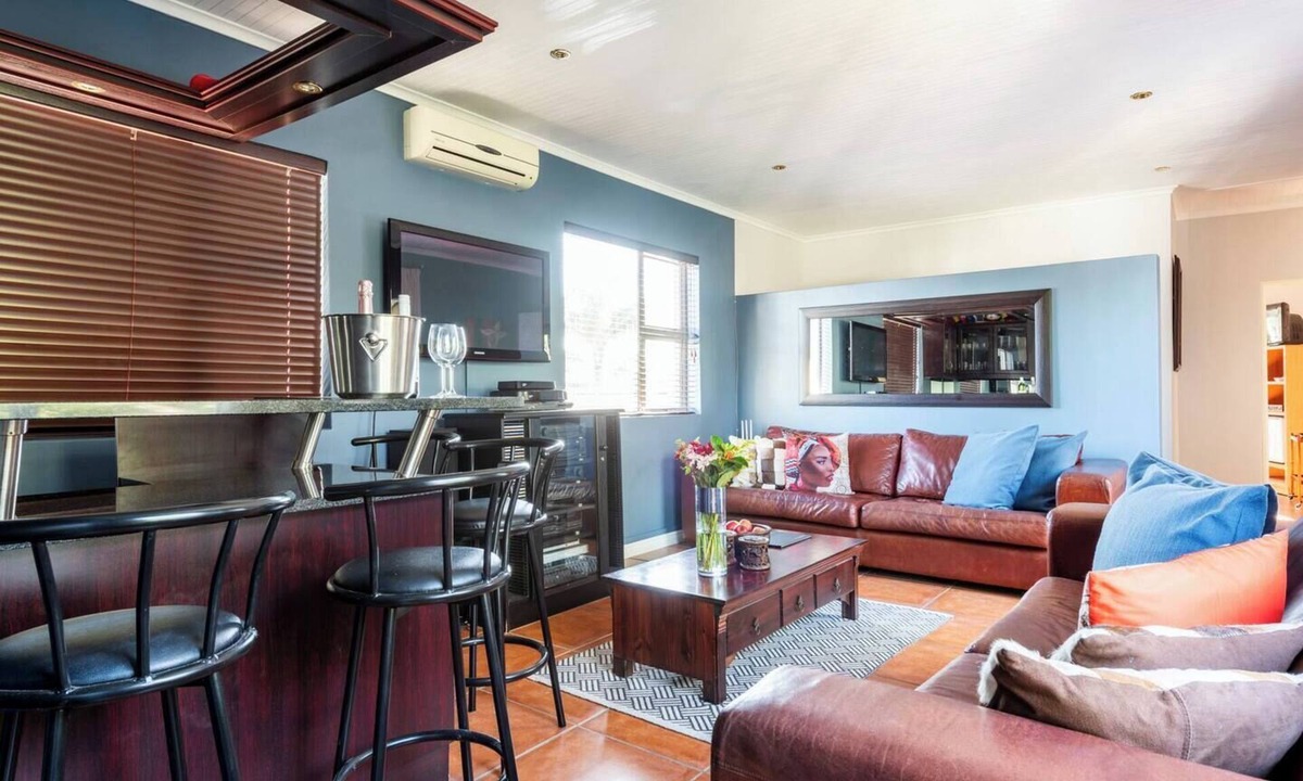 Paarl Bed & Breakfast | Beautiful 1-bedroom bed & breakfast with AC in Paarl