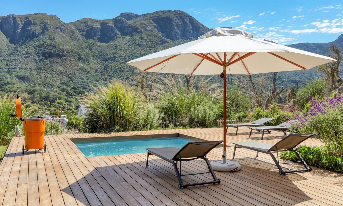 Cape Town House | Beautiful 3 bedroom home in security estate
