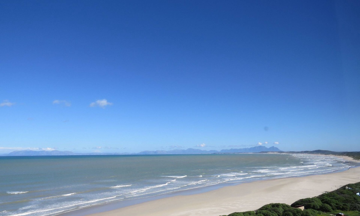 Strand Apartment | Beautiful Seafront Strand Apartment