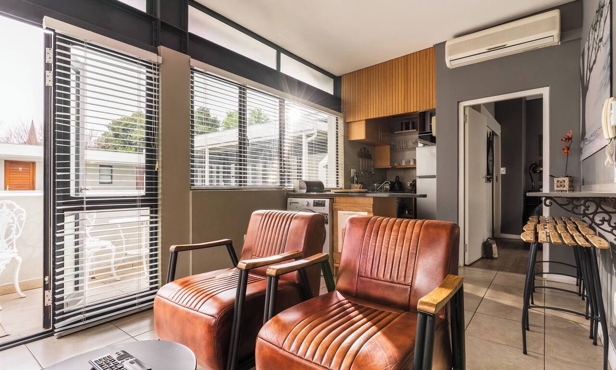 Stellenbosch Central Apartment | Beautiful two-bedroom self-catering unit in the heart of Historic Stellenbosch