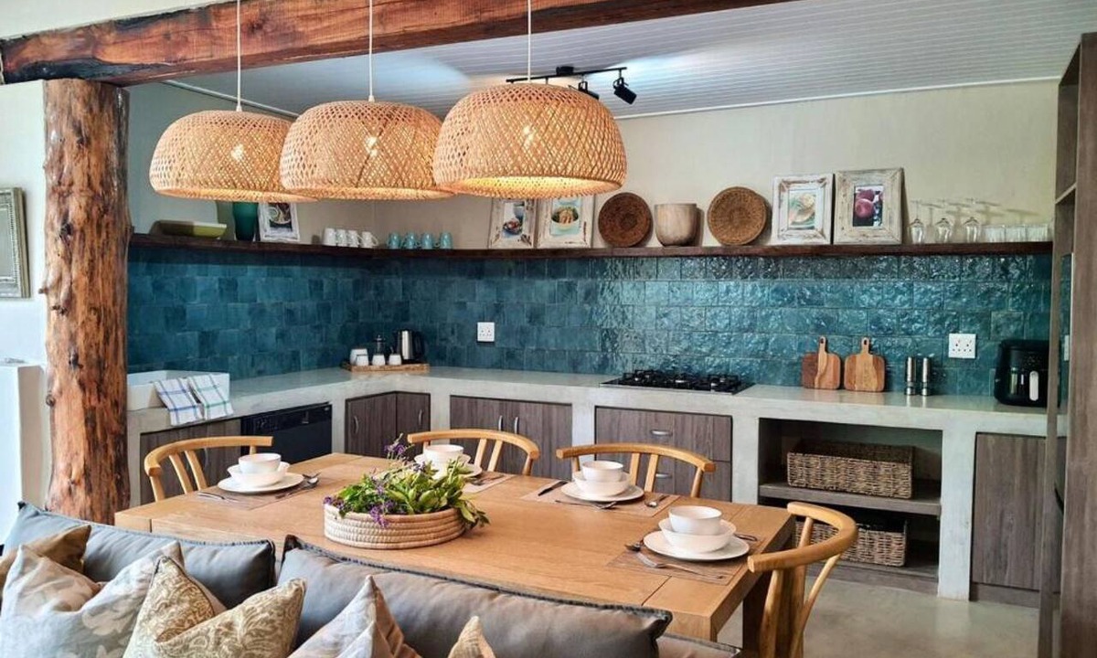 Robertson House | Bella Casa - Wine Country Escape with Private Pool