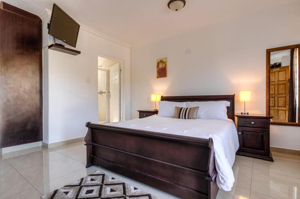Empangeni Hotel | Bernevece Retreat Empangeni Air-Con Ensuite Rooms