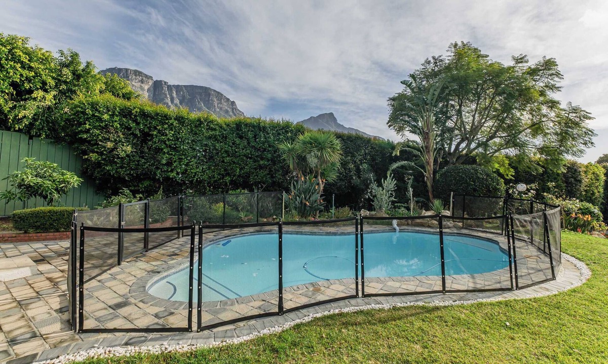 Bishopscourt Apartment | Bishopscourt- Secret Garden hideaway