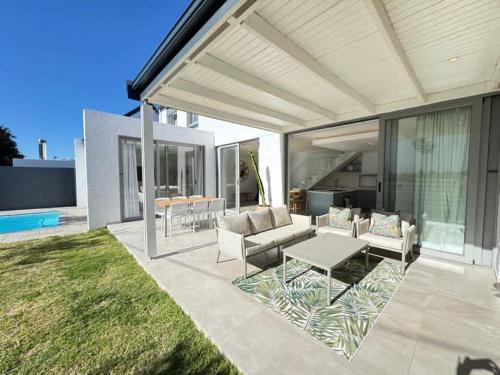 Plettenberg Bay Villa | Boardwalk Hideaway 27 - Luxe 3BD w Pool