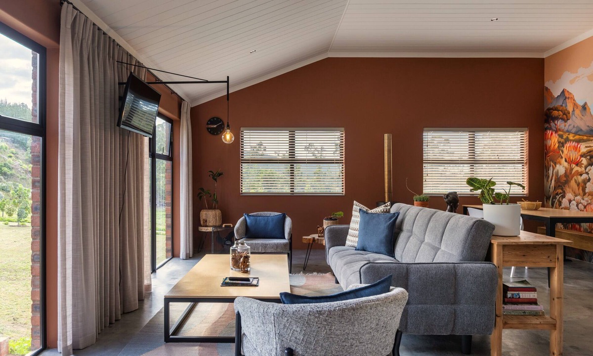 Sedgefield Apartment | Bordering the lake, quiet and peaceful, close to the beach and town, welcome!