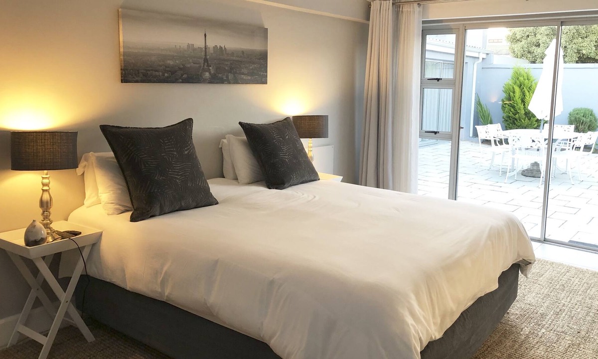 Knysna Central Apartment | Bosch On Grey