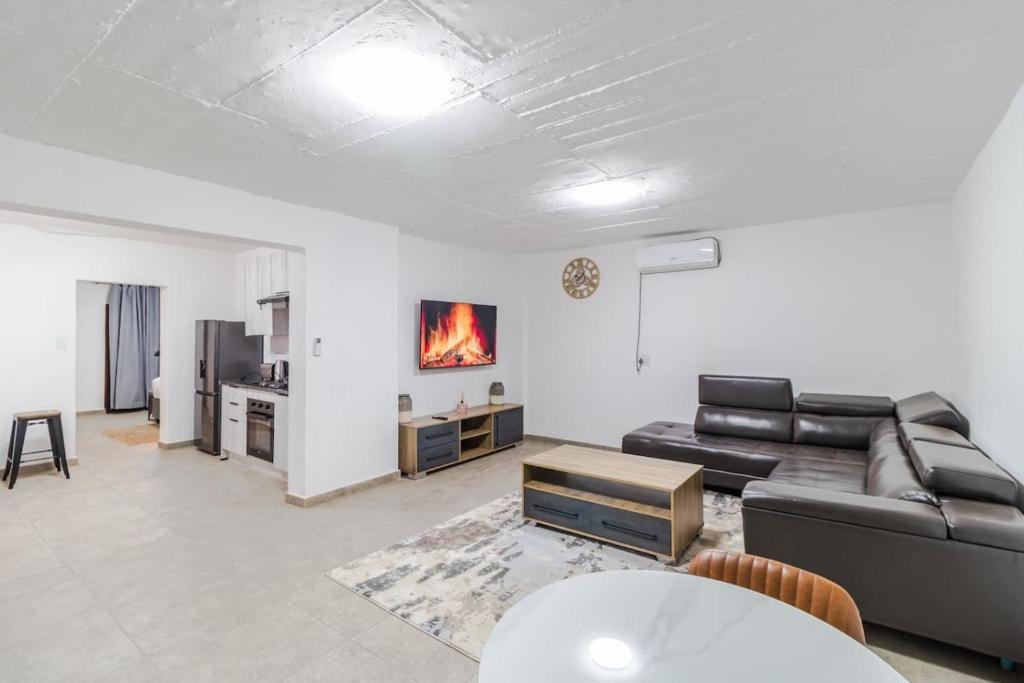 Greater Johannesburg Metropolitan Area Apartment | Boutique Hotel-Style Apartment In Ferndale-H8