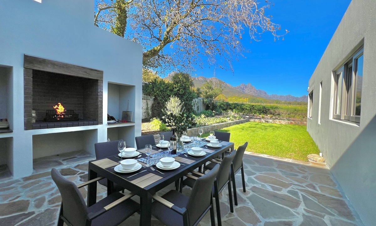 Stellenbosch Villa | Breathtaking views of Jonkershoek valley mountains. Modern. Private Pool.