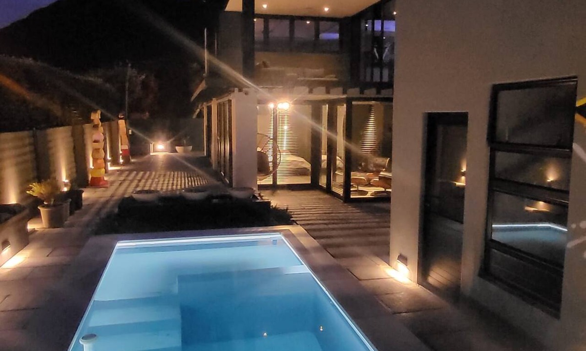 Hout Bay House | Brilliant 4-bedroom Villa with Pool/BBQ/Decks in vibrant Cape Town
