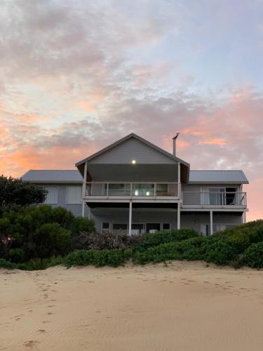 Cannon Rocks House | Bywater Place Beachfront Cannon Rocks