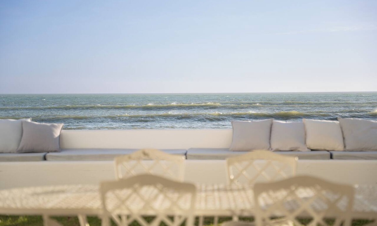 Gordons Bay Central House | Casa Blanca - Luxury Beachfront Villa - Private pool - Sleeps 11