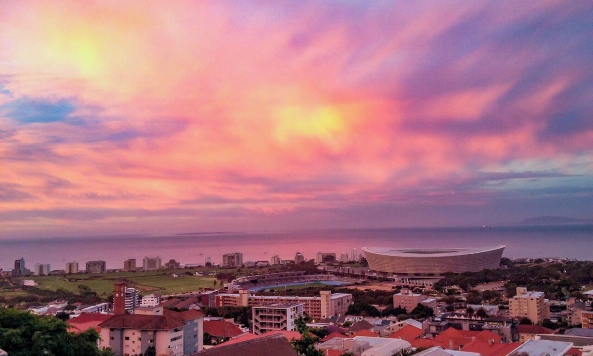 Green Point Apartment | Central Garden Oasis Superb Views