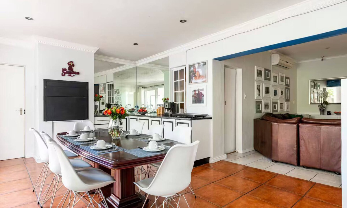 Paarl Bed & Breakfast | Charming 1-bedroom bed & breakfast in fabulous Paarl with AC