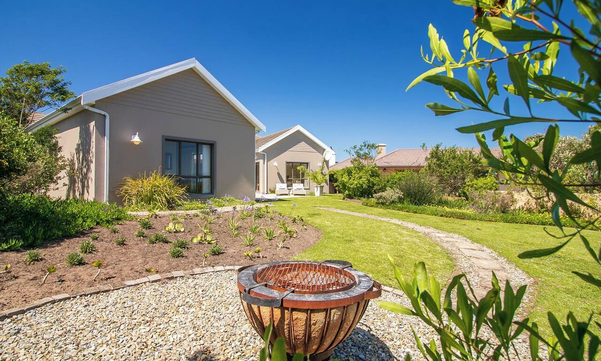 Knysna House | Charming 3-bedroom with swimming pool in delightful Knysna for your getaway