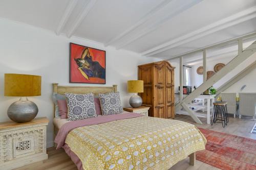 Claremont Apartment | Charming Loft with Character & Mountain Views