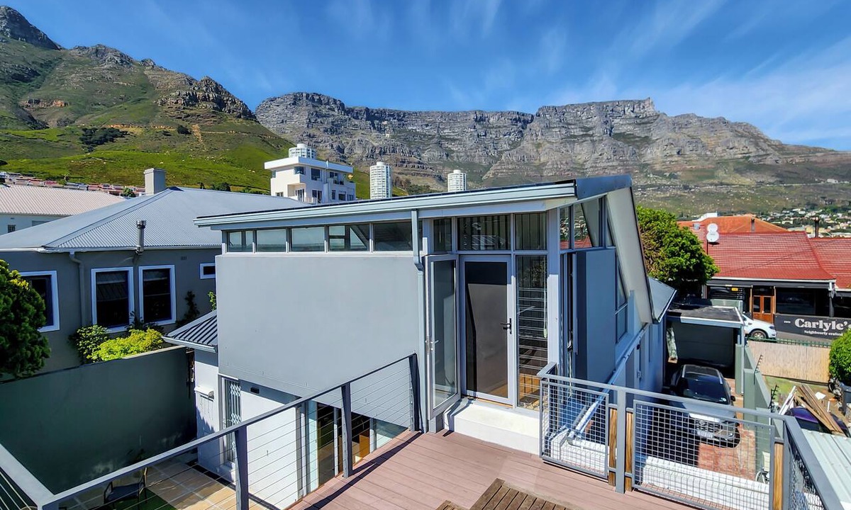 Cape Town City Centre House | Chic 4-bedroom House in City Bowl with Pool + Mountain Views