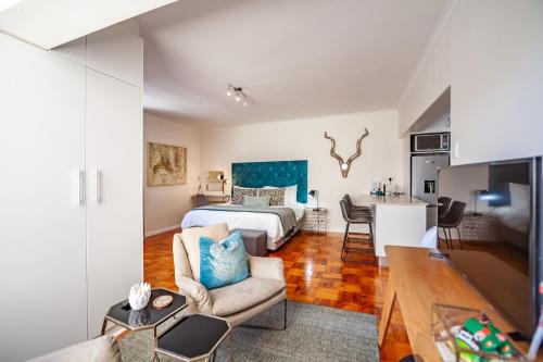 Three Anchor Bay Apartment | Chic and Conveniently located Studio Apartment