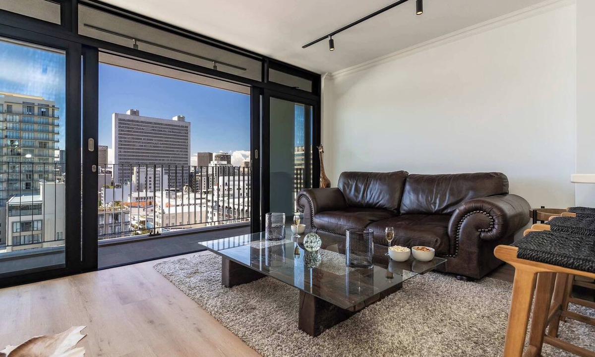 Cape Town City Centre Apartment | City Views, Shared Gym, Cape Town -York Cityscape Apt