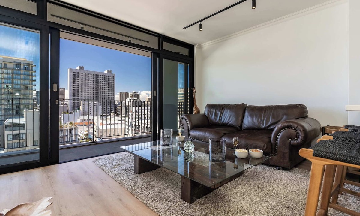 Cape Town City Centre Apartment | City Views, Shared Gym, Cape Town -York Cityscape Apt