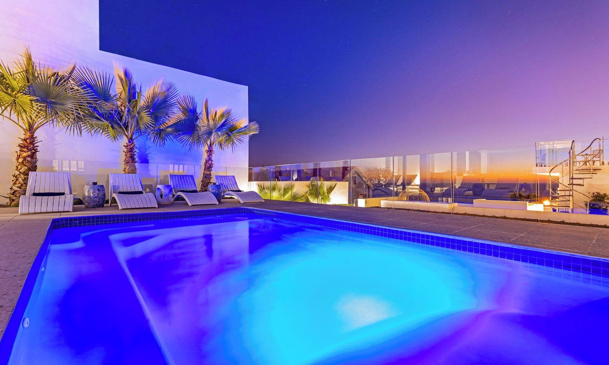 Clifton Villa | Clifton YOLO Spaces – Clifton Mansion Villa